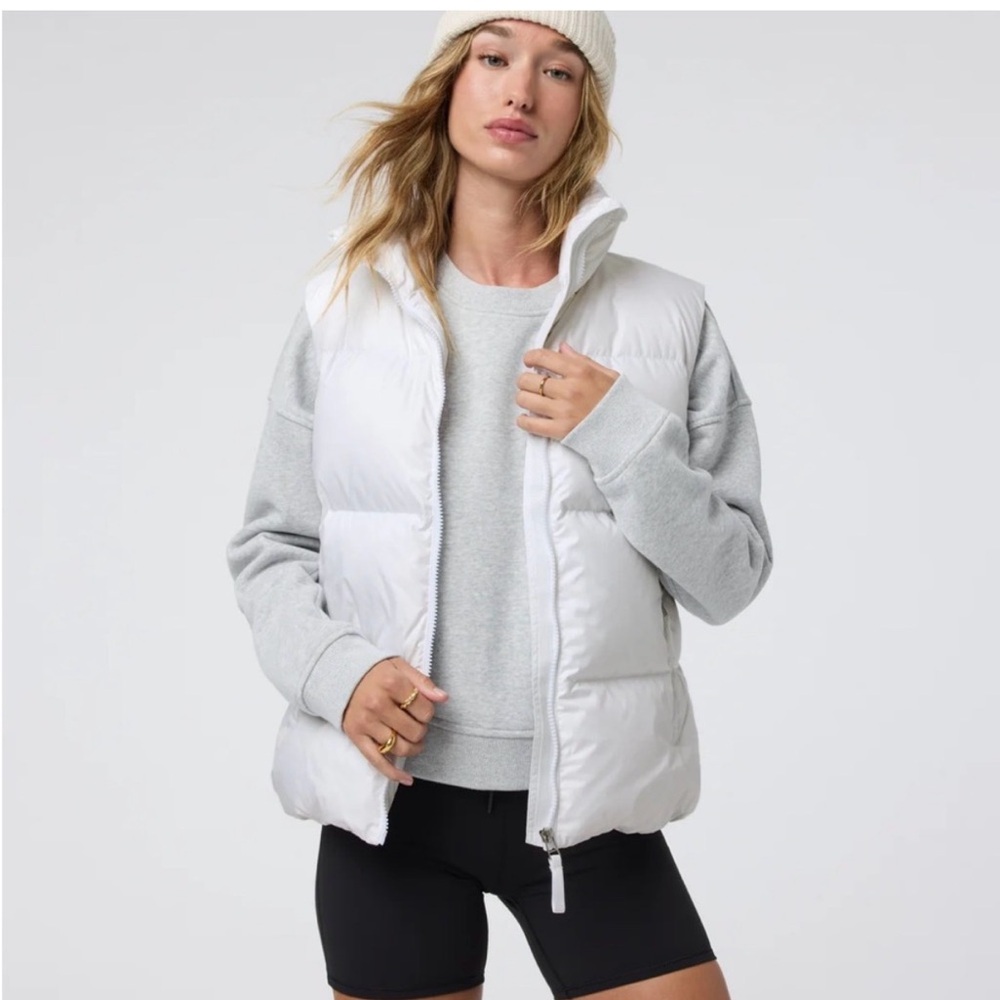 Vuori Women's white hillside down Puffer Vest w standup collar